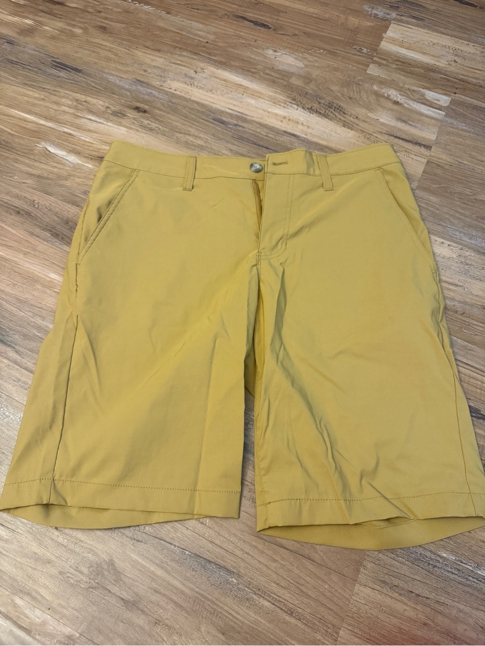 Chaps Men's yellow Flat-Front Shorts